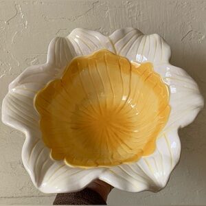 Pier 1 imports Rare Hand-Painted Earthenware Flower Detail Daffodil Serving Bowl